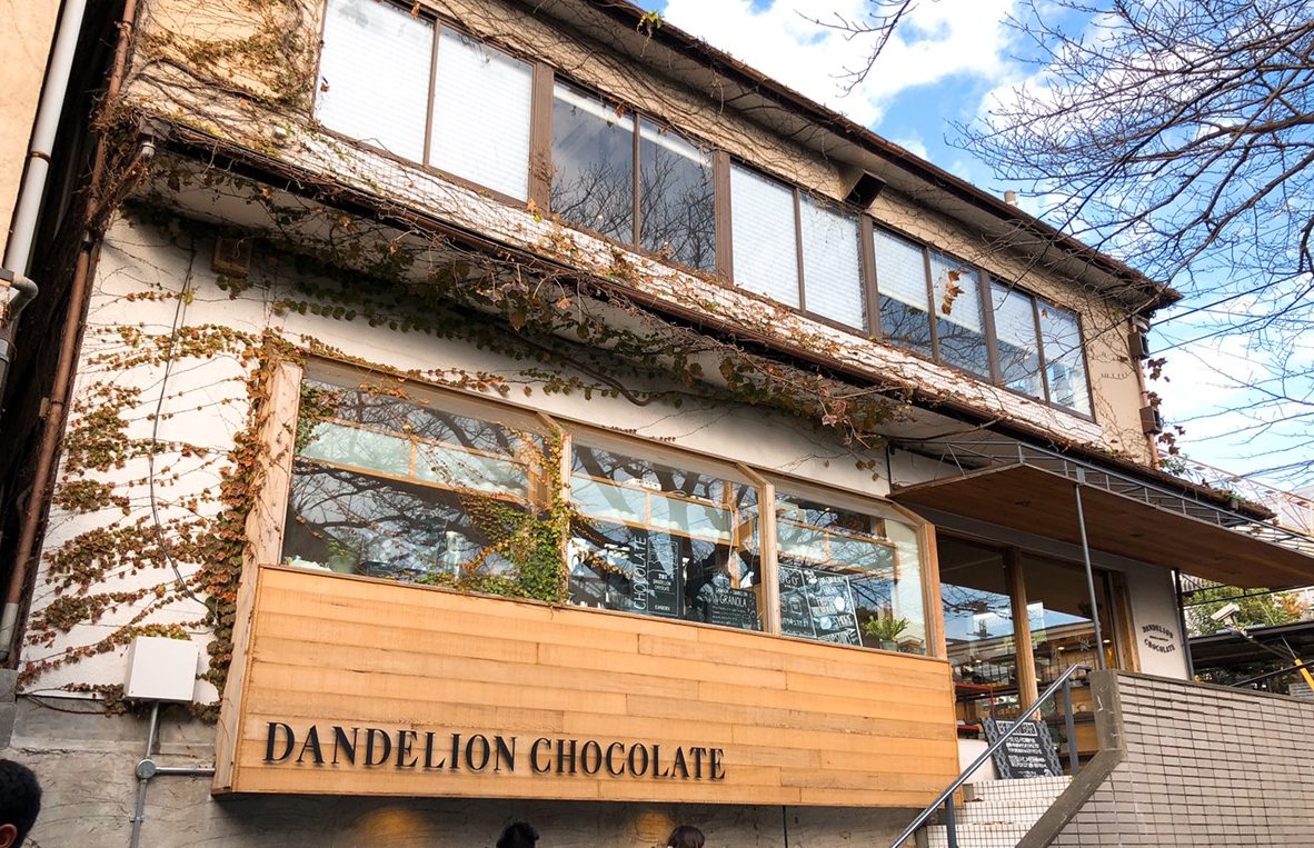 穿過鎌倉西口的隧道便會看到Dandelion Chocolate Small Batch